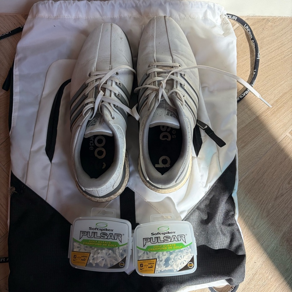 Adidas Tour 360 Boost soft spike golf shoes. Men’s size 8.5 set of spikes, tote.